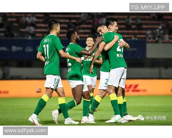 深圳篮球队在全国锦标赛中以67分稳居积分榜首位展现强劲实力