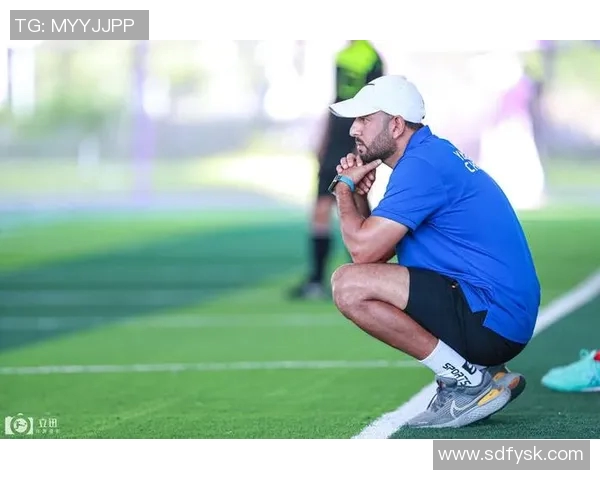 足球明星穿飞马39展现风采引领时尚潮流的运动魅力与个性风格