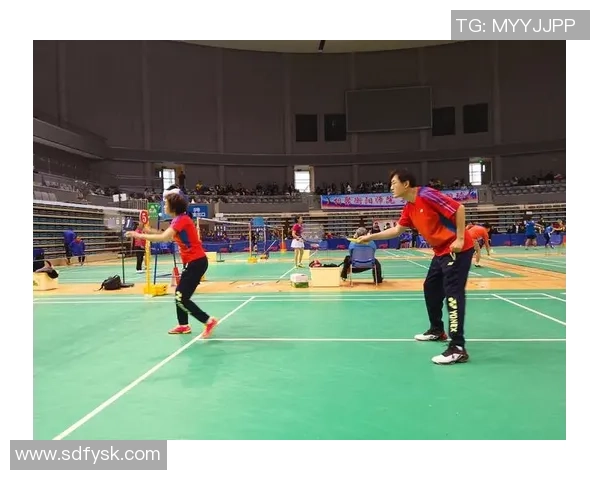 广州羽毛球队与重庆羽毛球队赛后复盘团队协作分析与经验总结 广州羽毛球队与重庆羽毛球队赛后复盘团队协作分析与经验总结